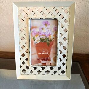 NEW Hallmark metal lattice frame